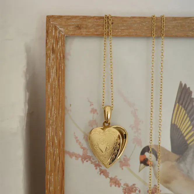 Hovedbilde Halvlangt Kjede Med Hjerte Locket A&C
